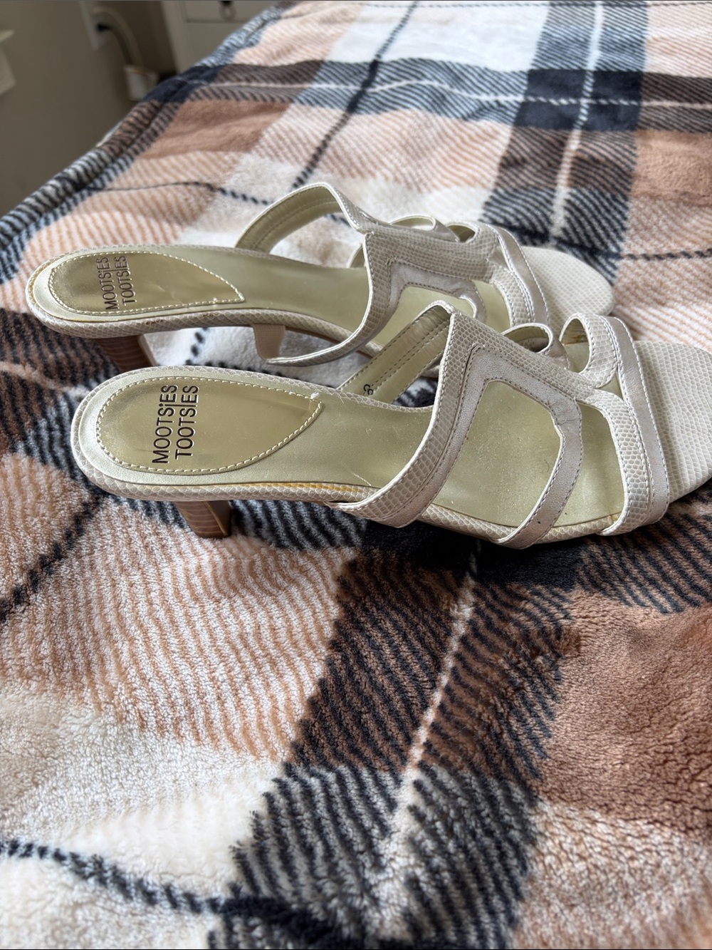 Mootsies Tootsies Metallic Ivory Slide Sandals